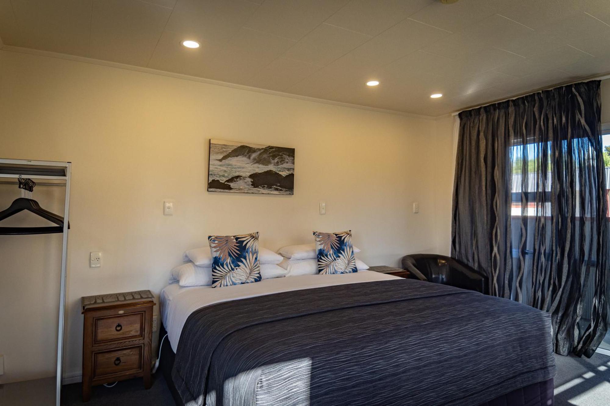 Amber Court 4*