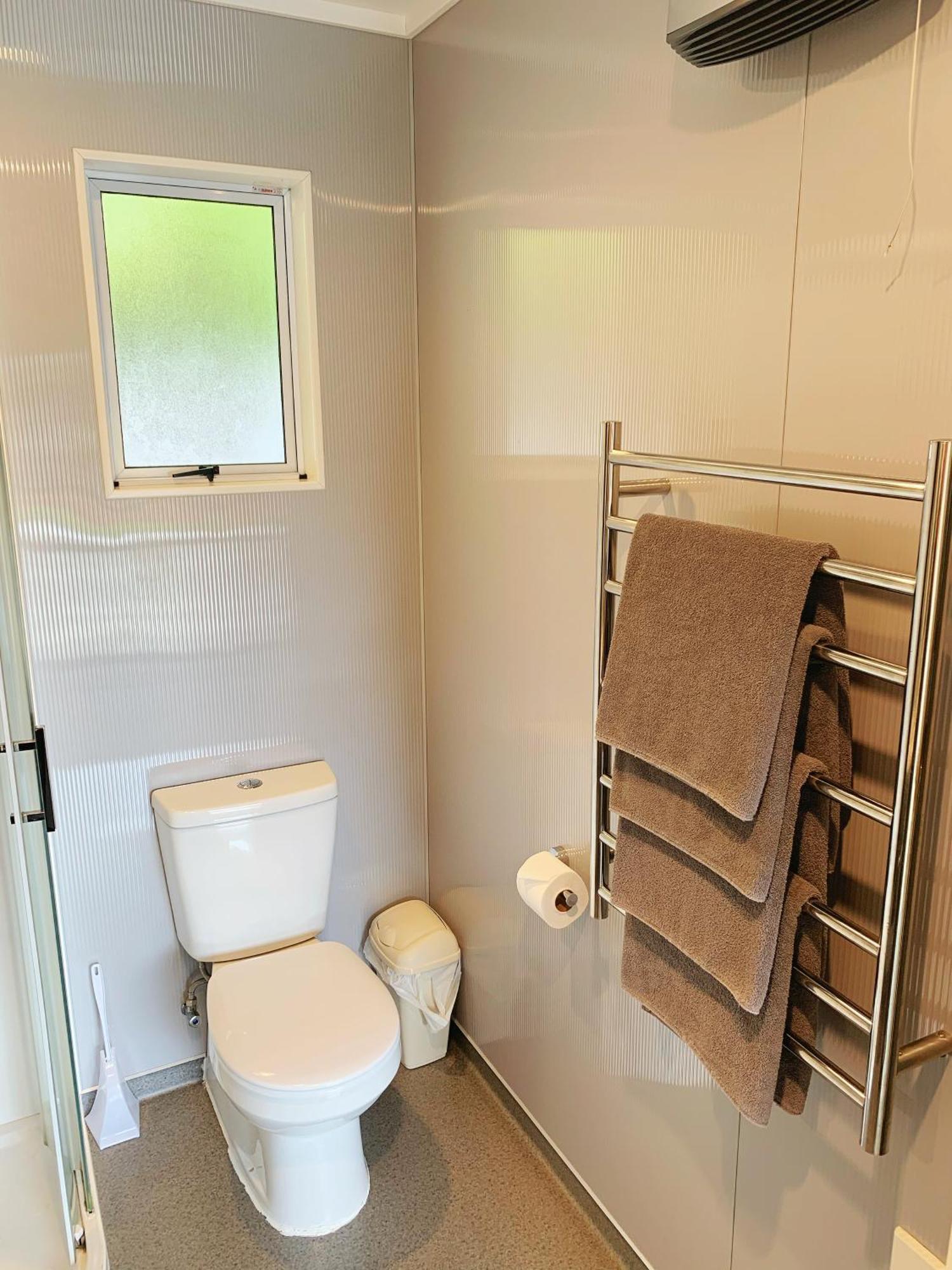 Amber Court Motel 4*