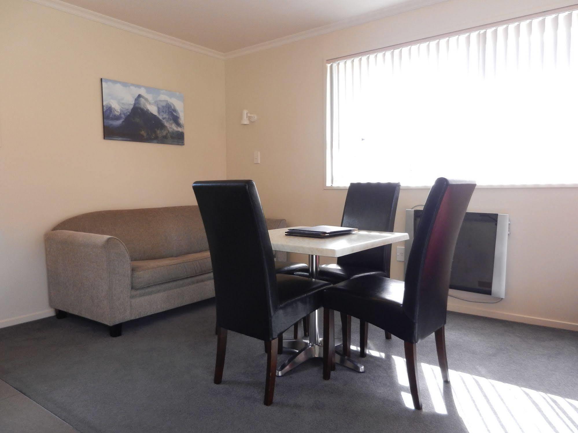 Amber Court 4*